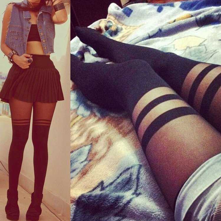 Женские ножки в гольфах