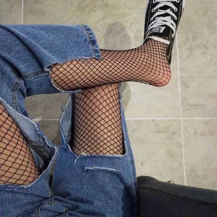 Джинсы с колготками в сетку