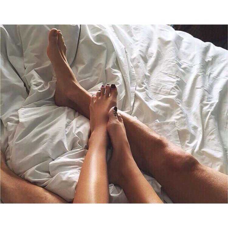 Мужские и женские ноги