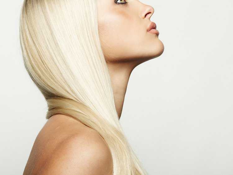 Блондинка гладкие волосы