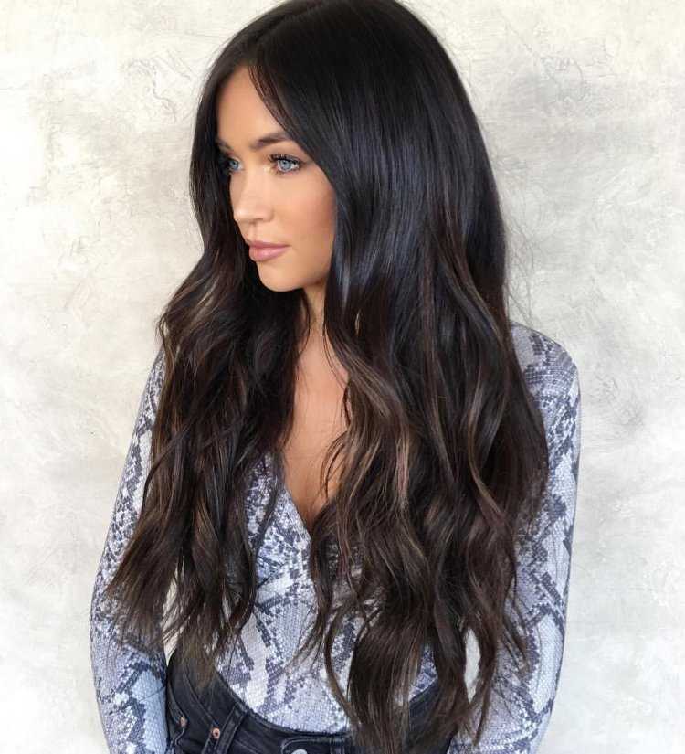 Длинные темные волосы