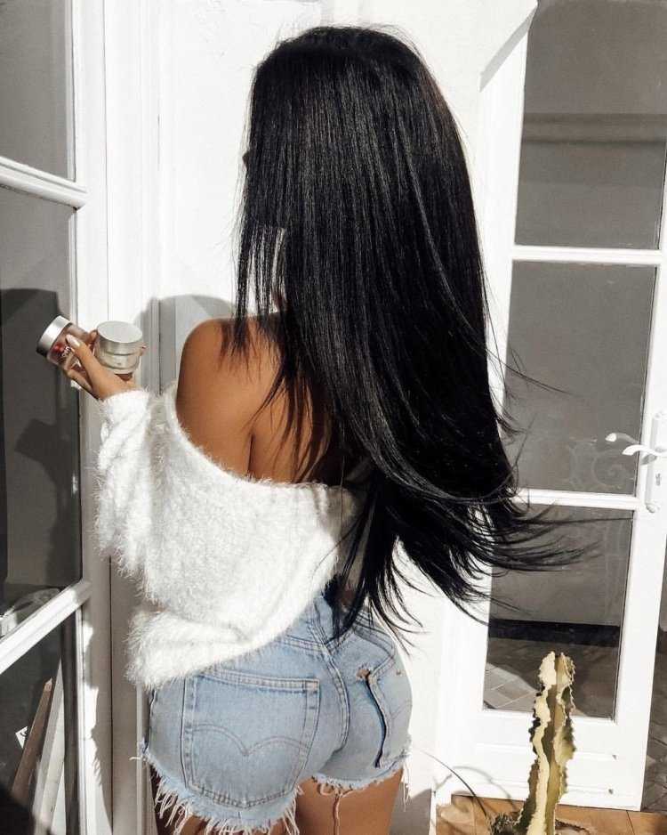 Образ брюнетки с прямыми волосами73