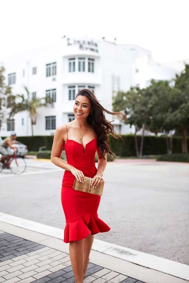 Девушка в Красном