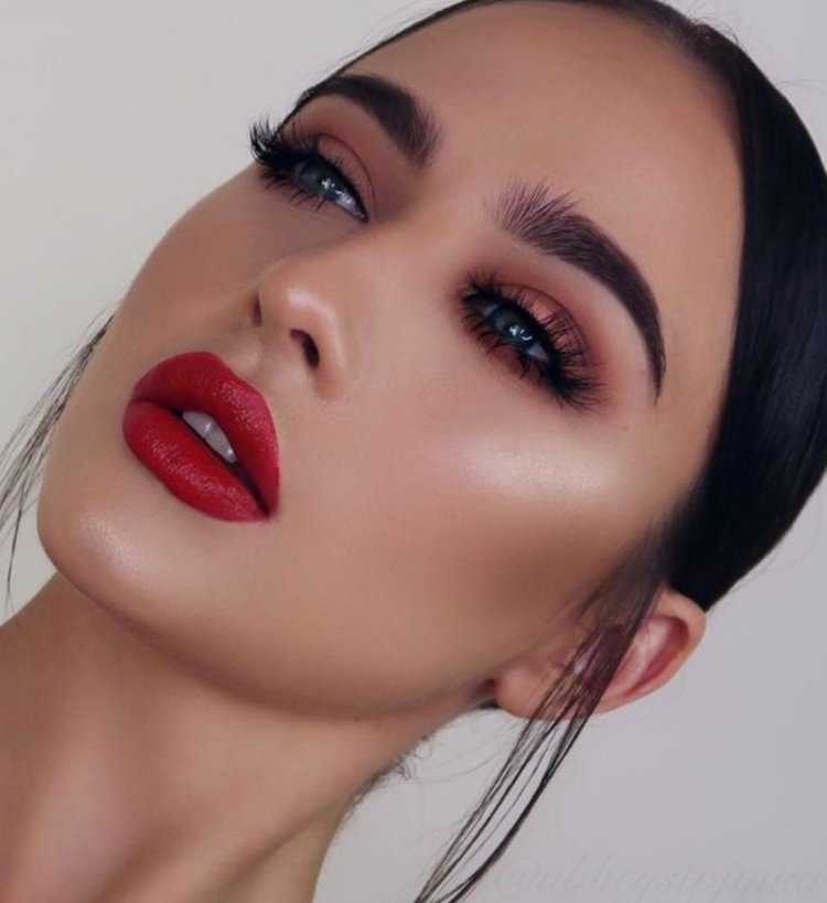 Макияж с красной помадой