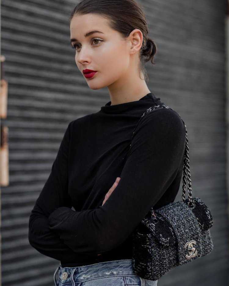 Тейлор Хилл красная помада