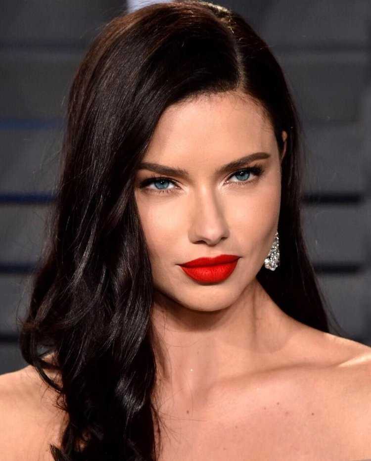 Адриана Лима красная помада