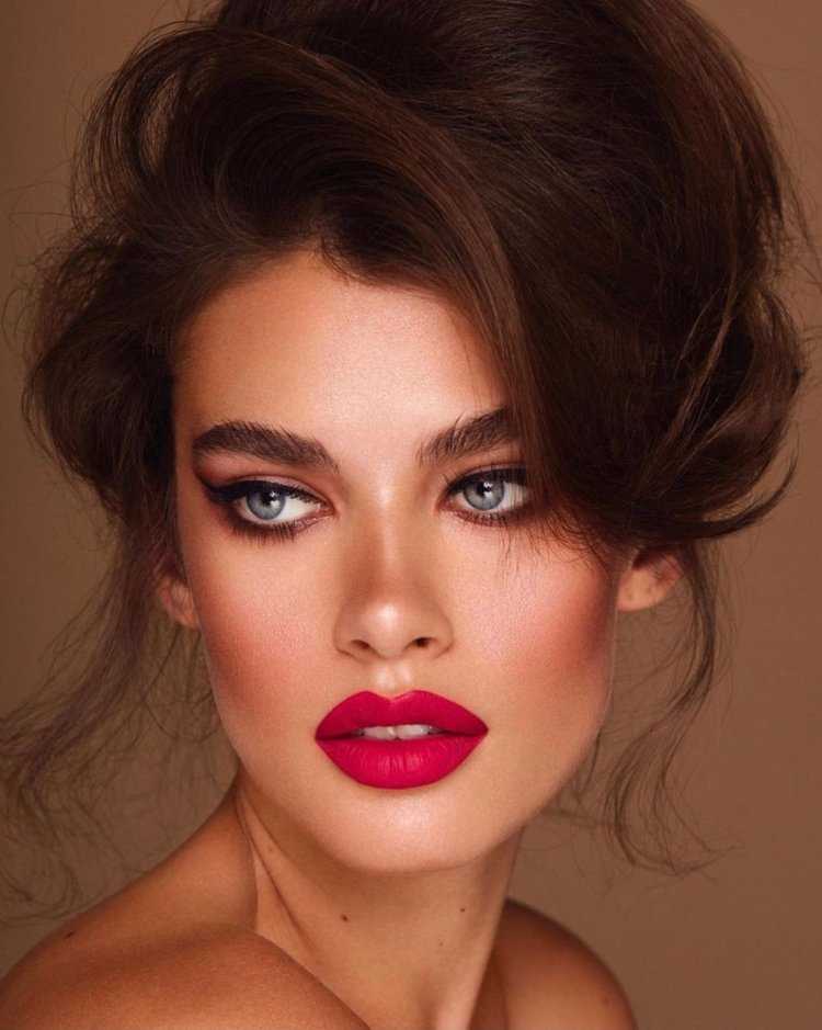 Макияж с красной помадой