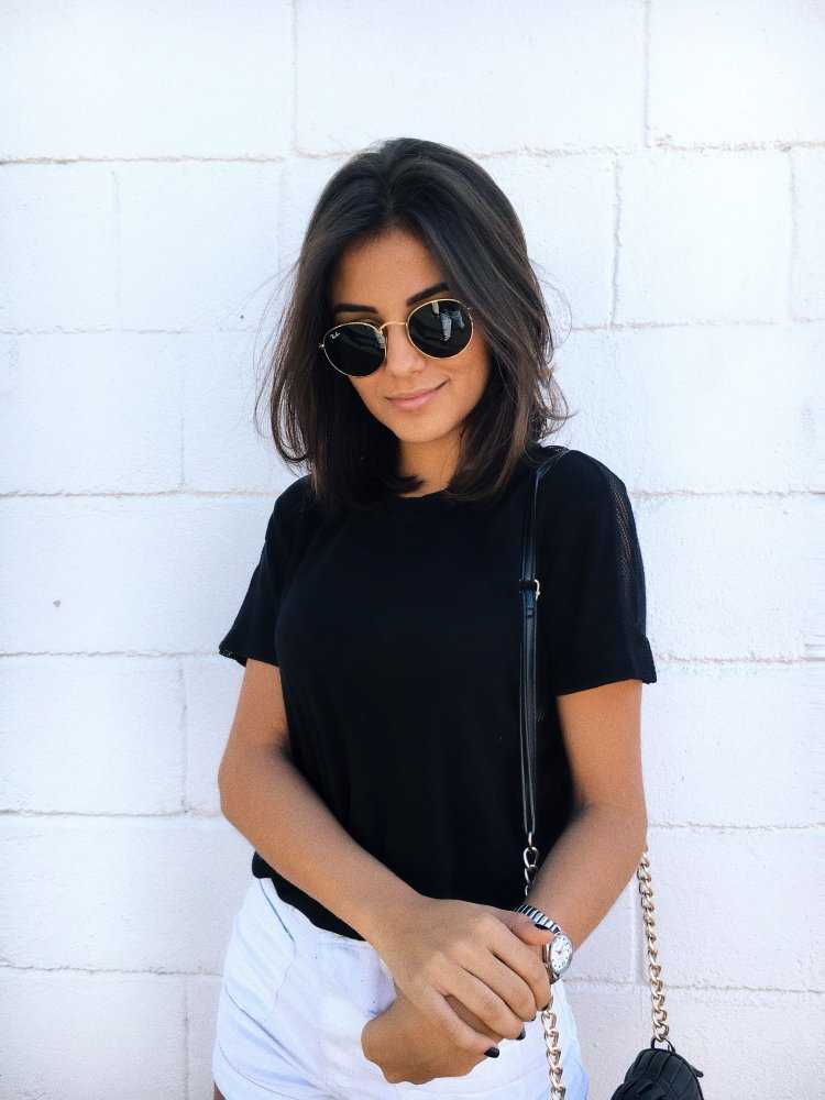 Девушка брюнетка с каре