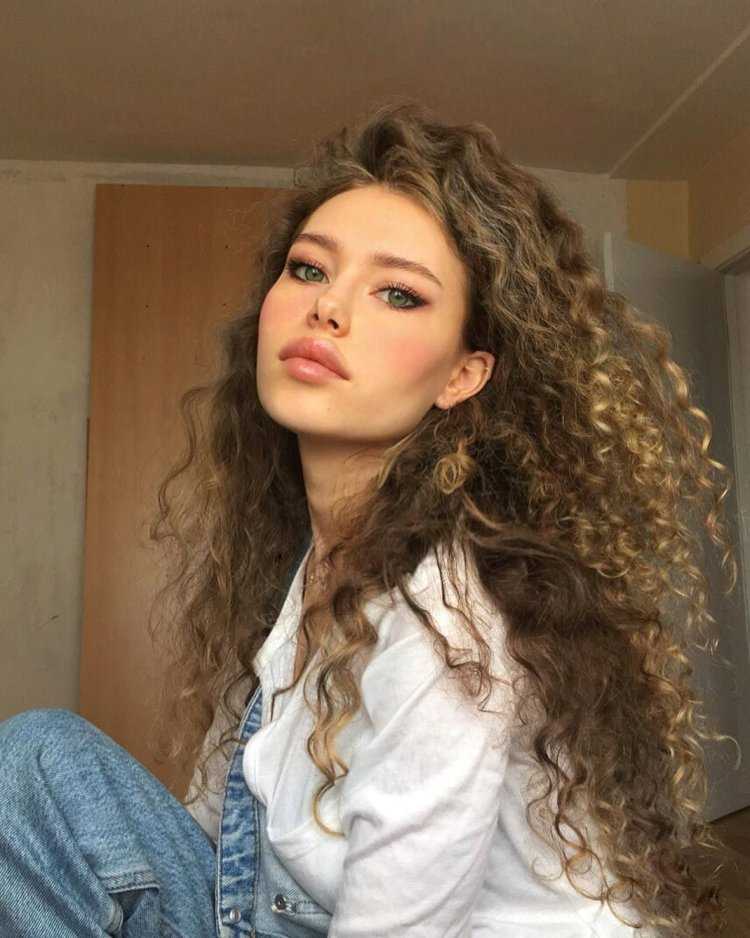 Литвинова Натали кудрявая