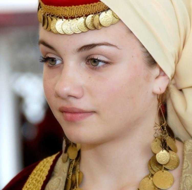 Греческая внешность женщины