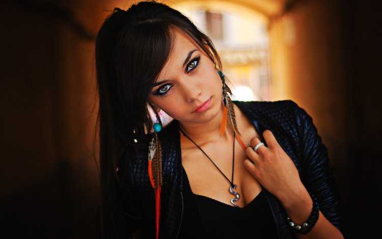 Красавицы брюнетки