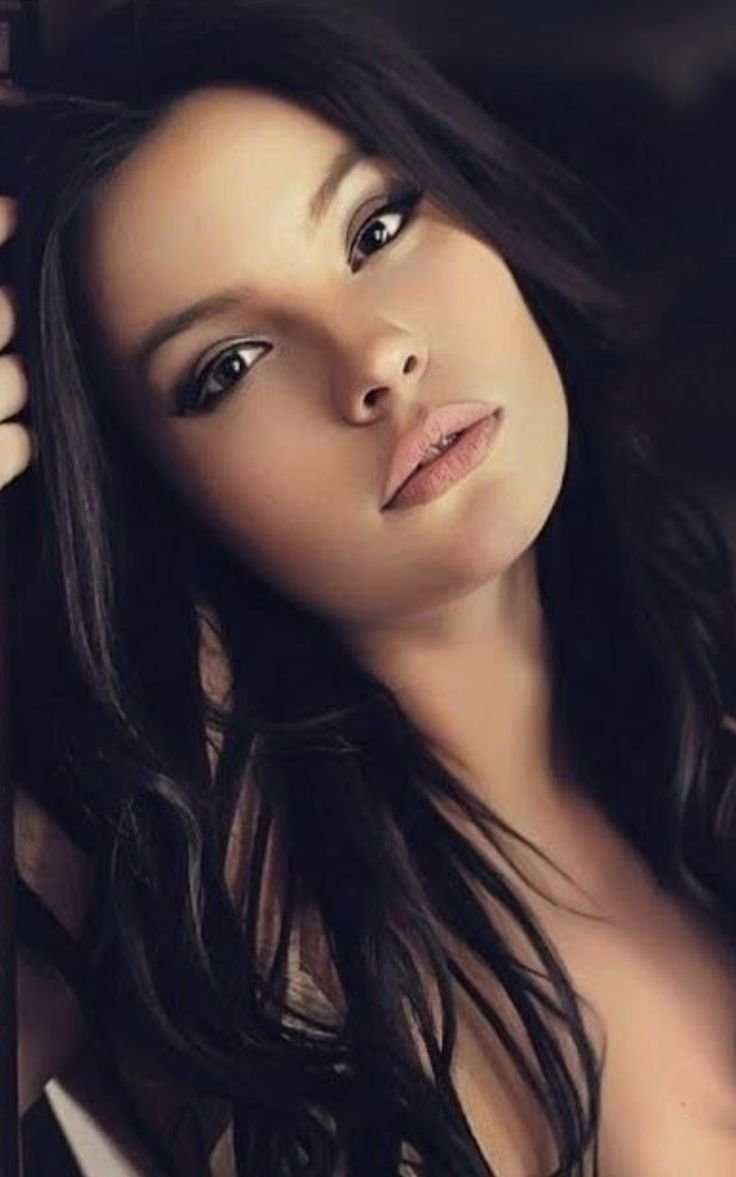 Роскошные брюнетки