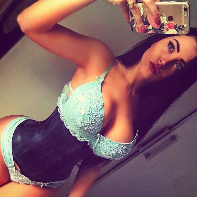 Клаудия Альенде в Нижнем белье