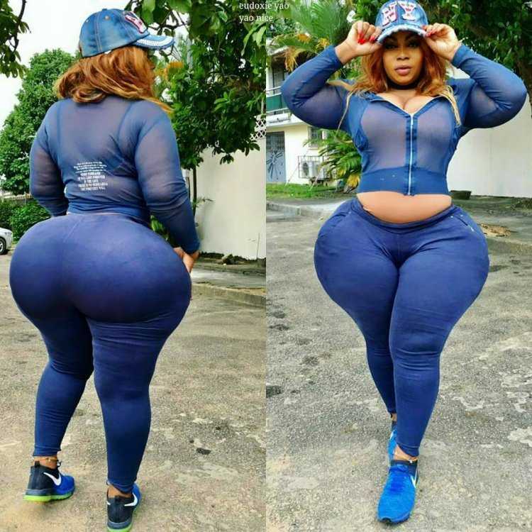 Жирные женщины в купальниках