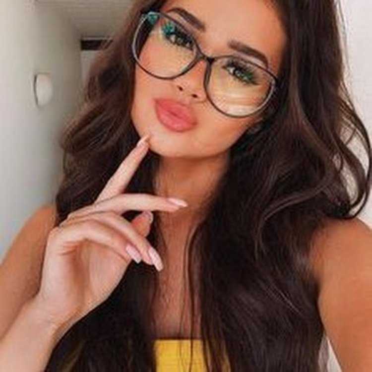 Девушка в очках Инстаграм