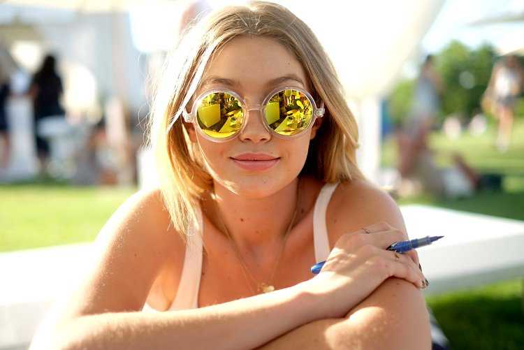 Джиджи Хадид в очках