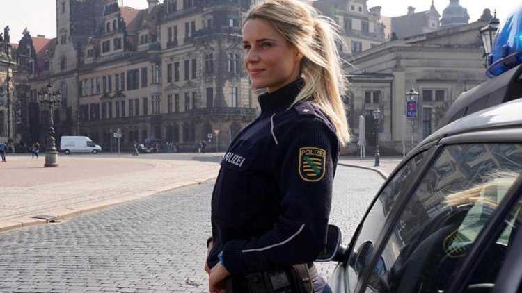 Adrienne Koleszár полиция