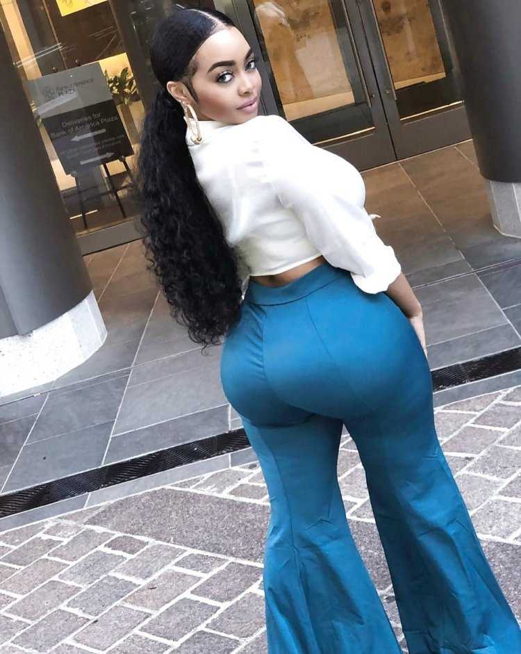 Jailyne Ojeda в платье