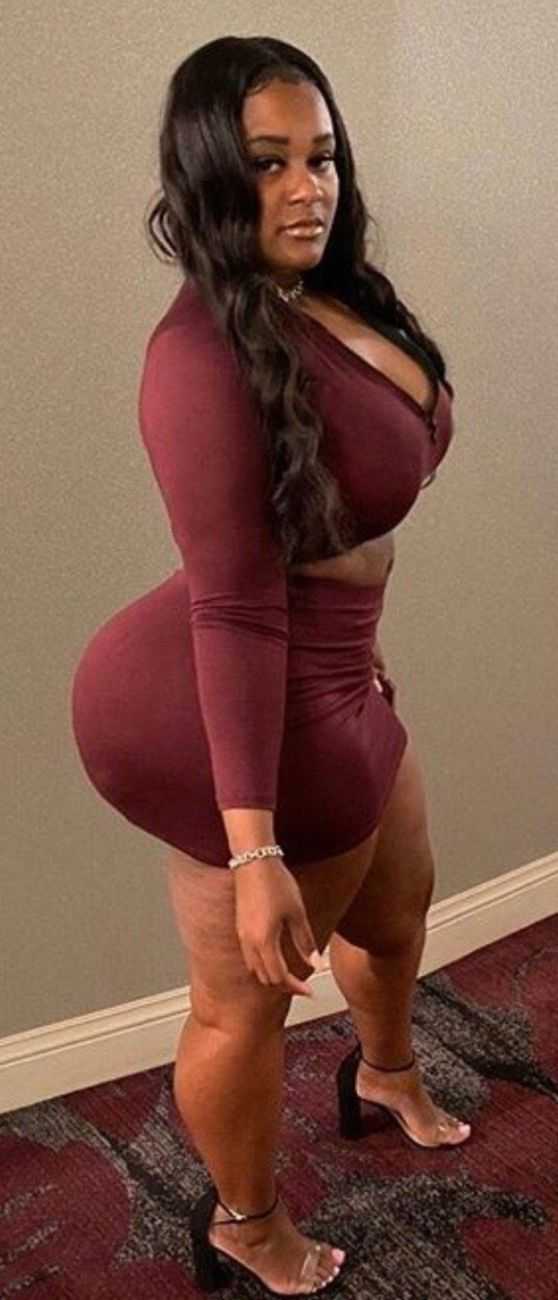 Женщины с огромным задом