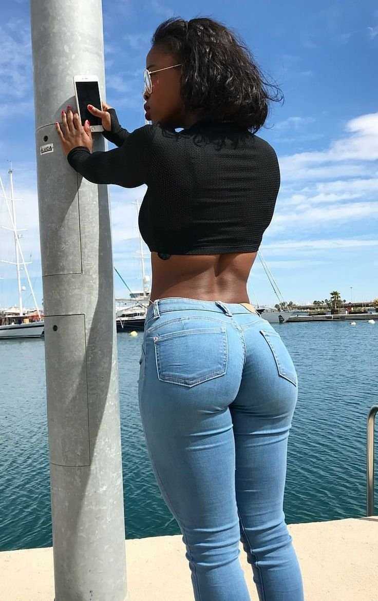 Фигуры с большими ягодицами