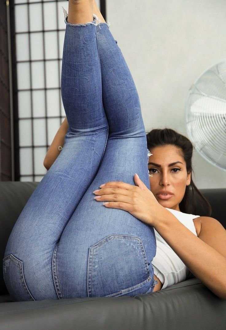 Амбер джианна в джинсах