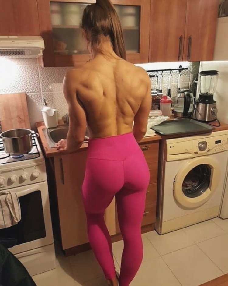 Мужская попка в леггинсах