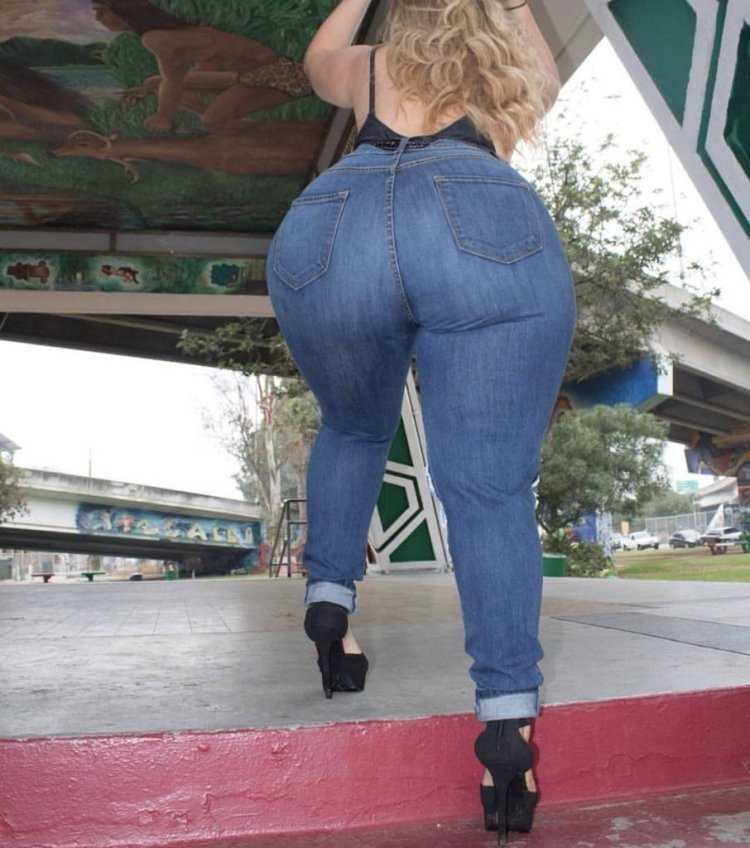 Большая задница Caroline Pierce