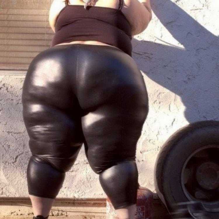 Огромная толстая задница59