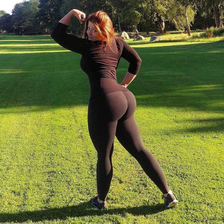 Айлен Альварес в платье