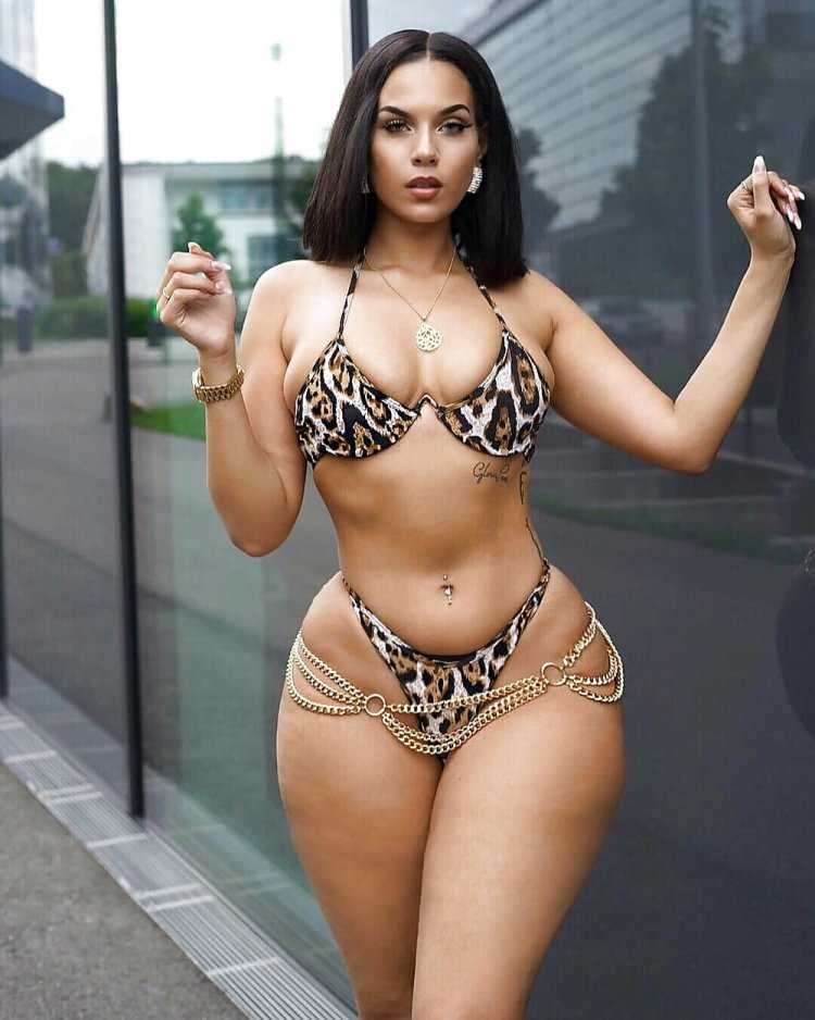 Модель Amirah Dyme