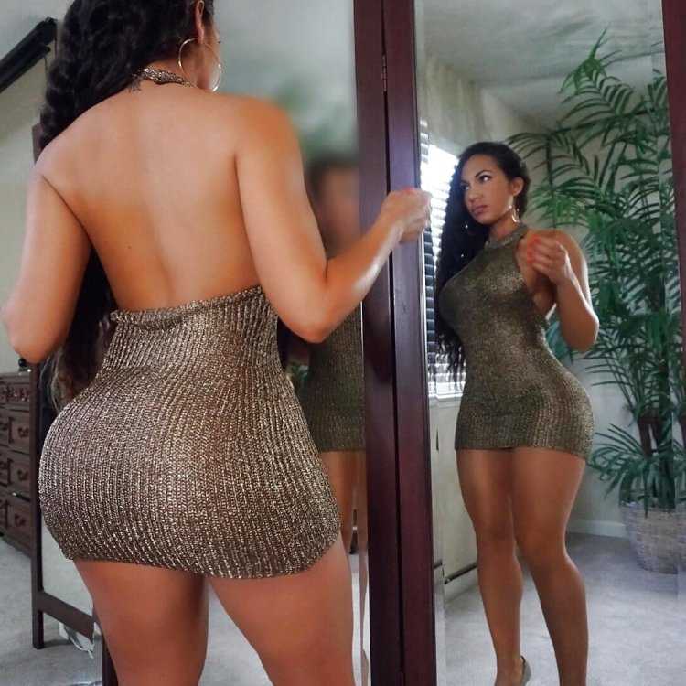 Aylen Alvarez в платье