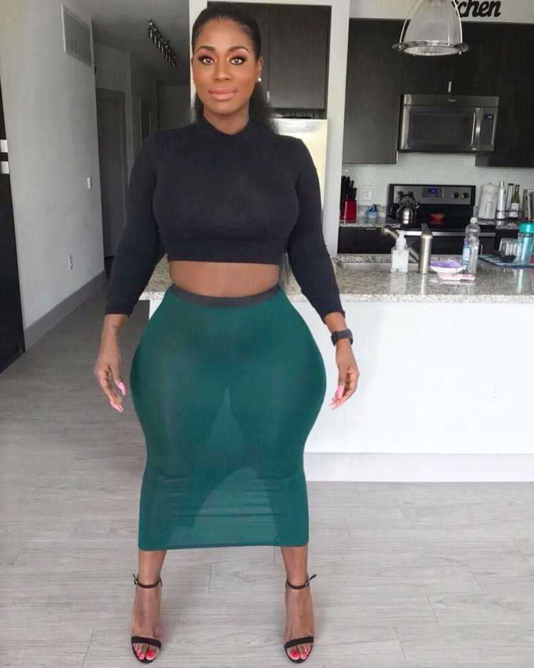 Amirah Dyme талия