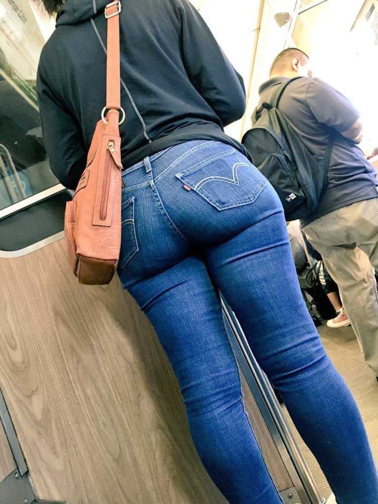 Топовые попы в джинсах