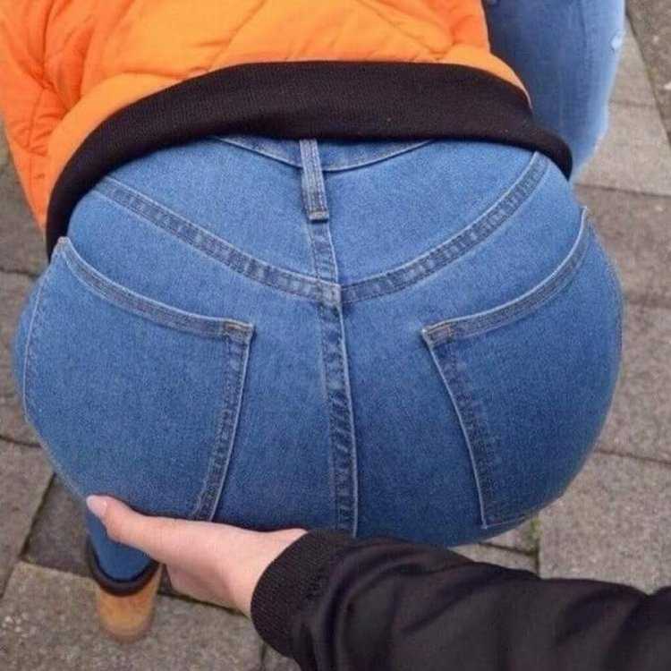 Топовая задница в джинсах