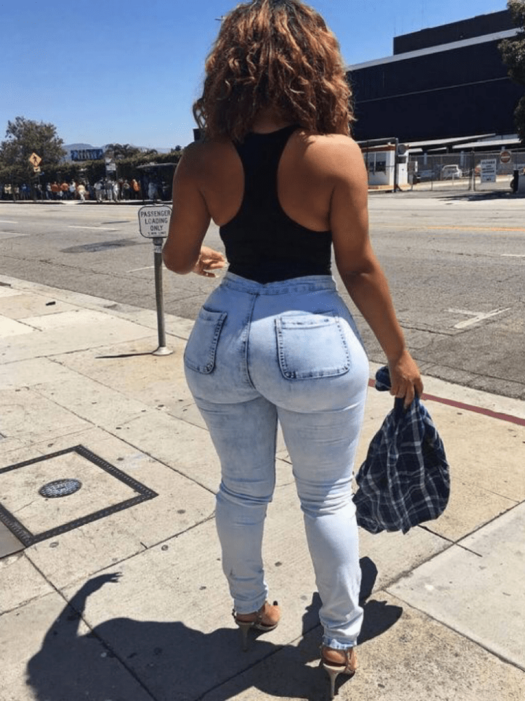 Kelly Divine в джинсах