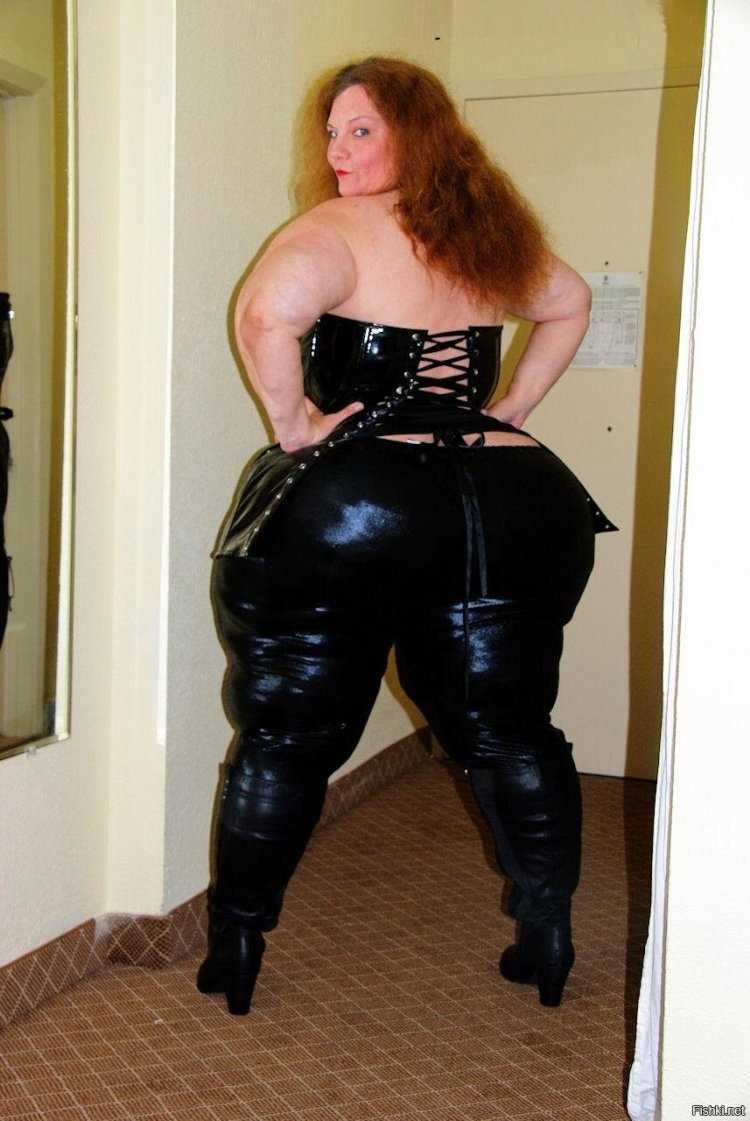 Джада Стивенс в латексе в масле