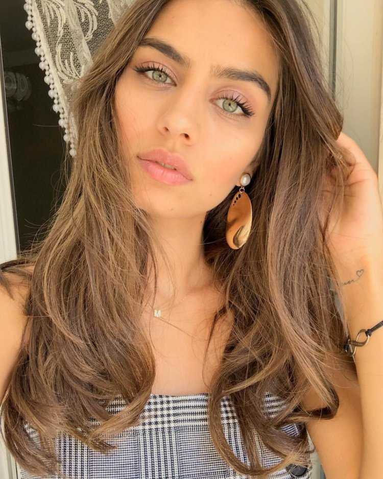 Амине Гюльшен