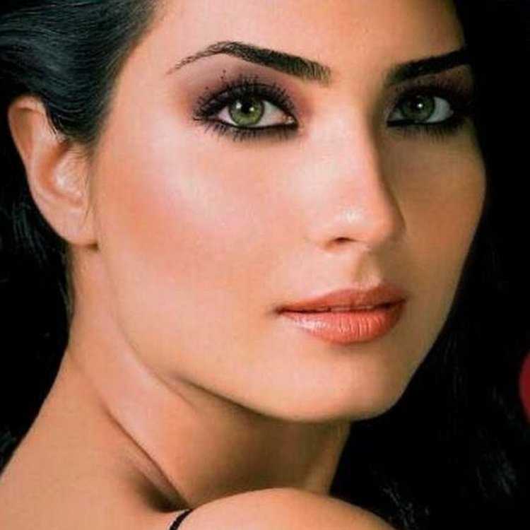 Красивые турецкие актрисы с зелеными глазами