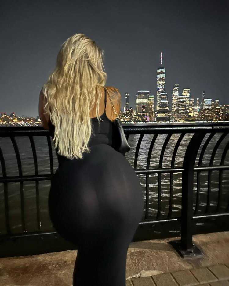 Огромные задницы, близко