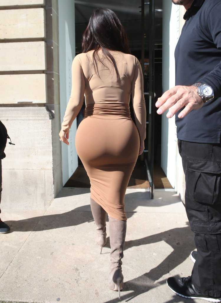 Ягодицы Ким Кардашян Ким