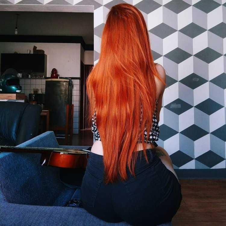 Рыжий цвет волос со спины