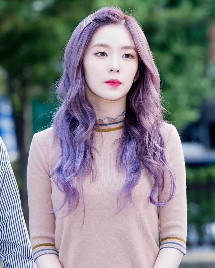 Айрин Red Velvet с фиолетовыми волосами