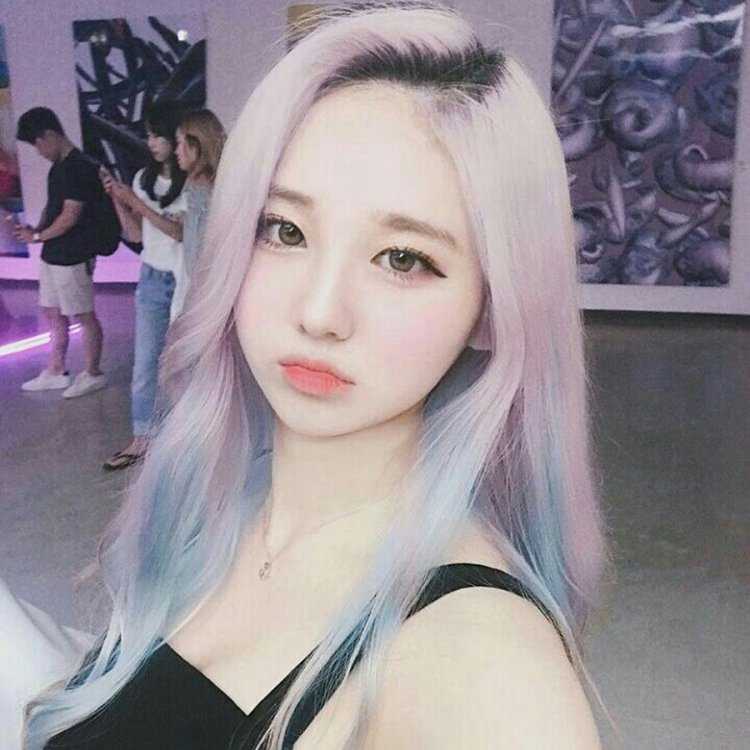 Кореянки с разноцветными волосами