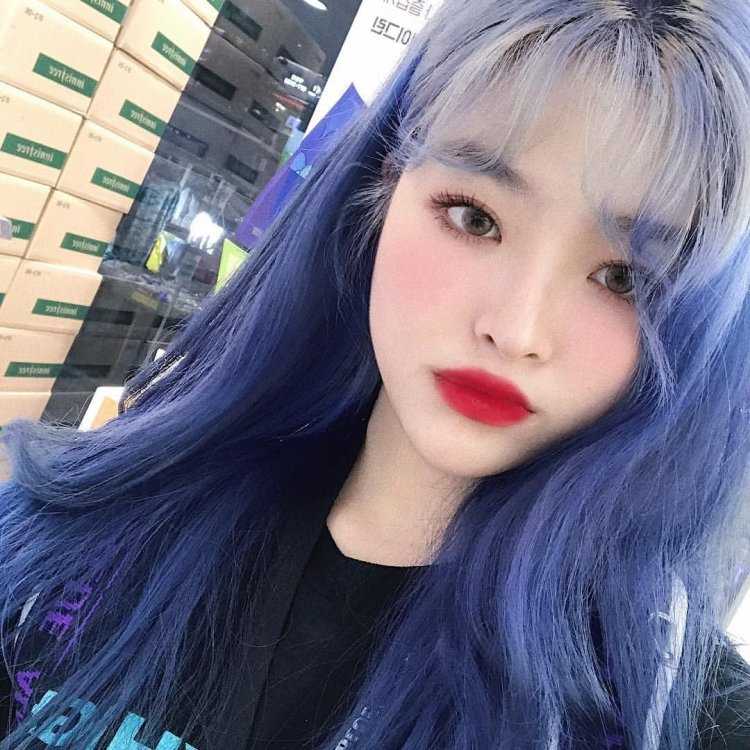 Кореянки с синими волосами