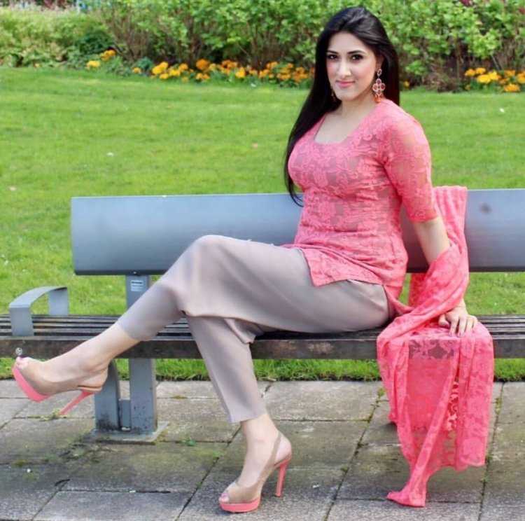 Индийская девушка в форме