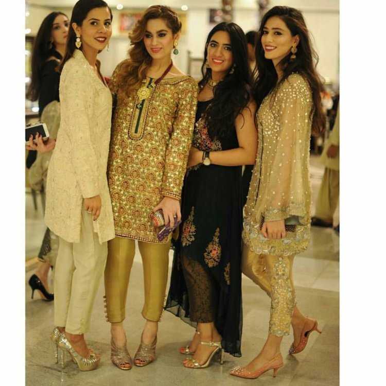 Пакистанка и индианка42