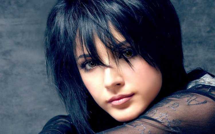 Певица марта