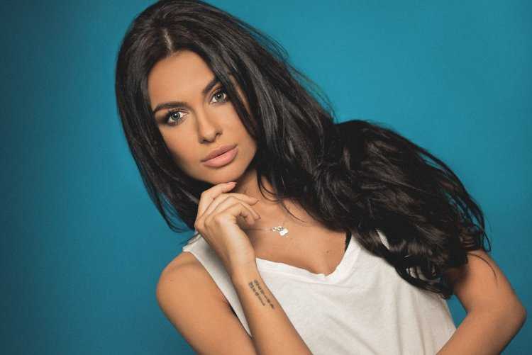 Наталья Сивец брюнетка