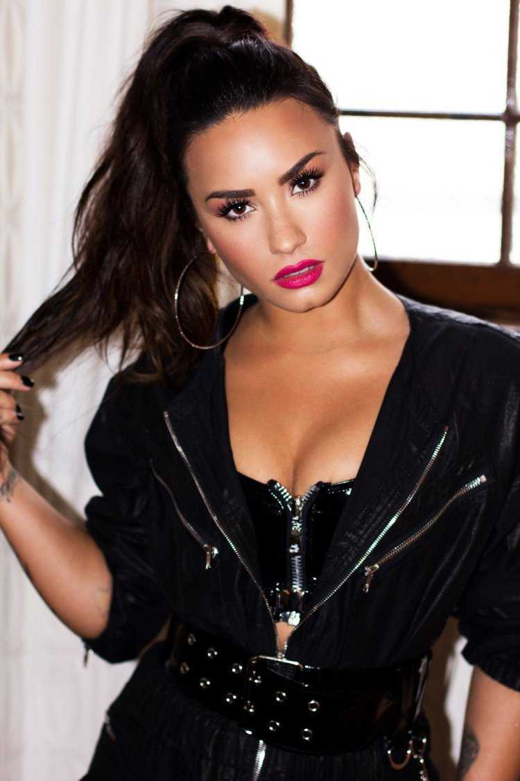 Певица брюнетка зарубежная