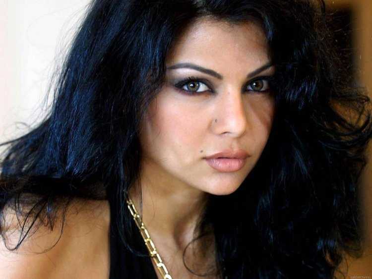 Красивые восточные брюнетки